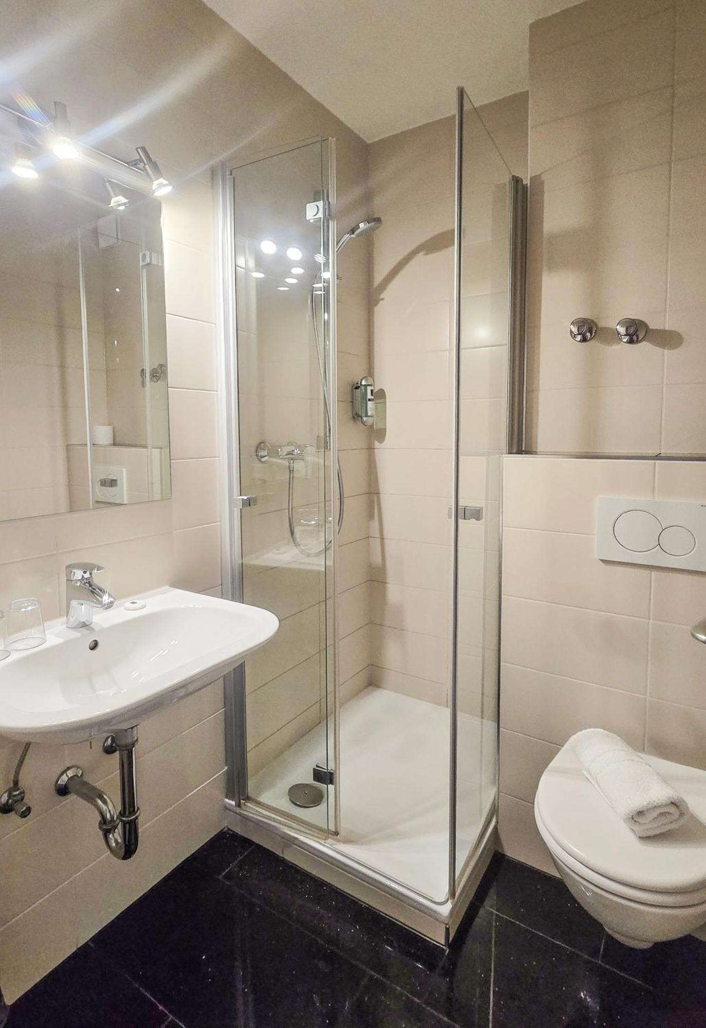 Hotel Zur Moselbruecke Schweich Bagian luar foto