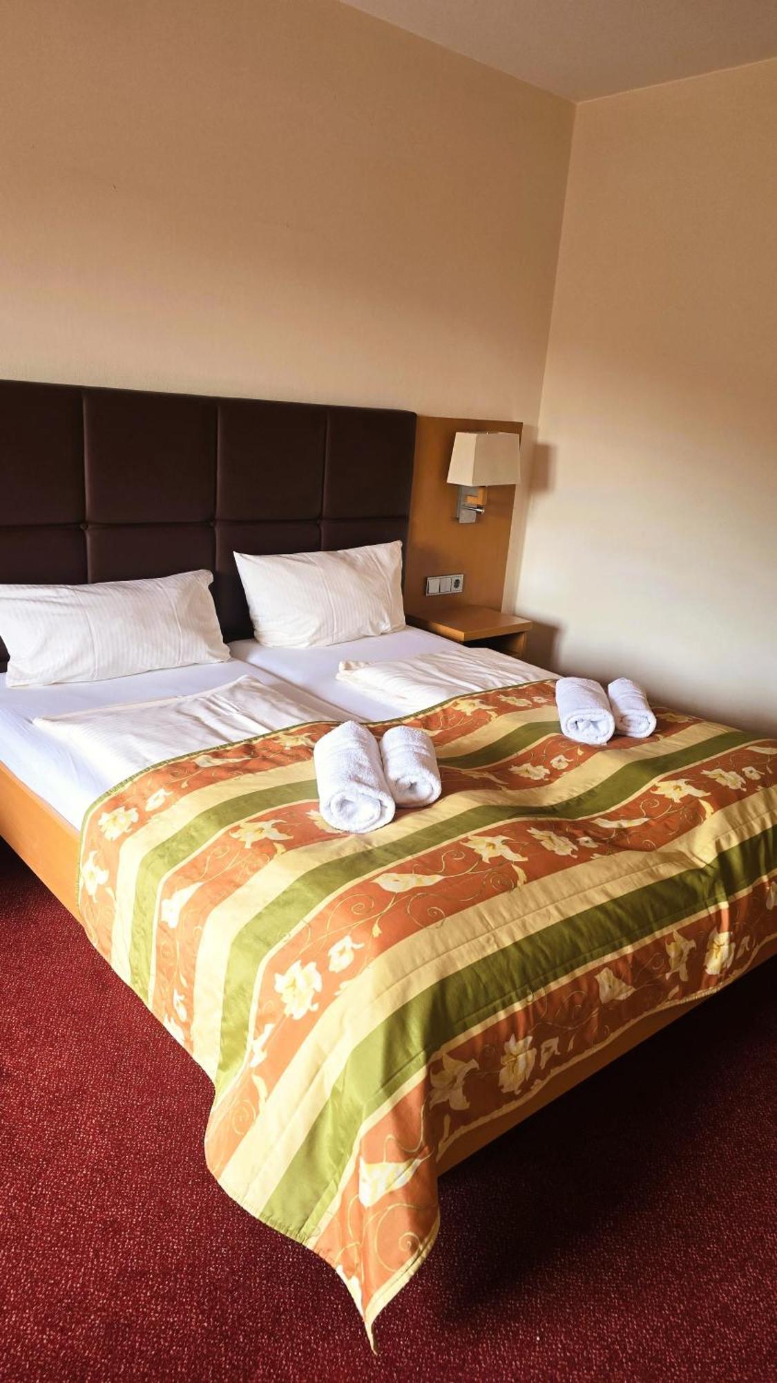 Hotel Zur Moselbruecke Schweich Bagian luar foto